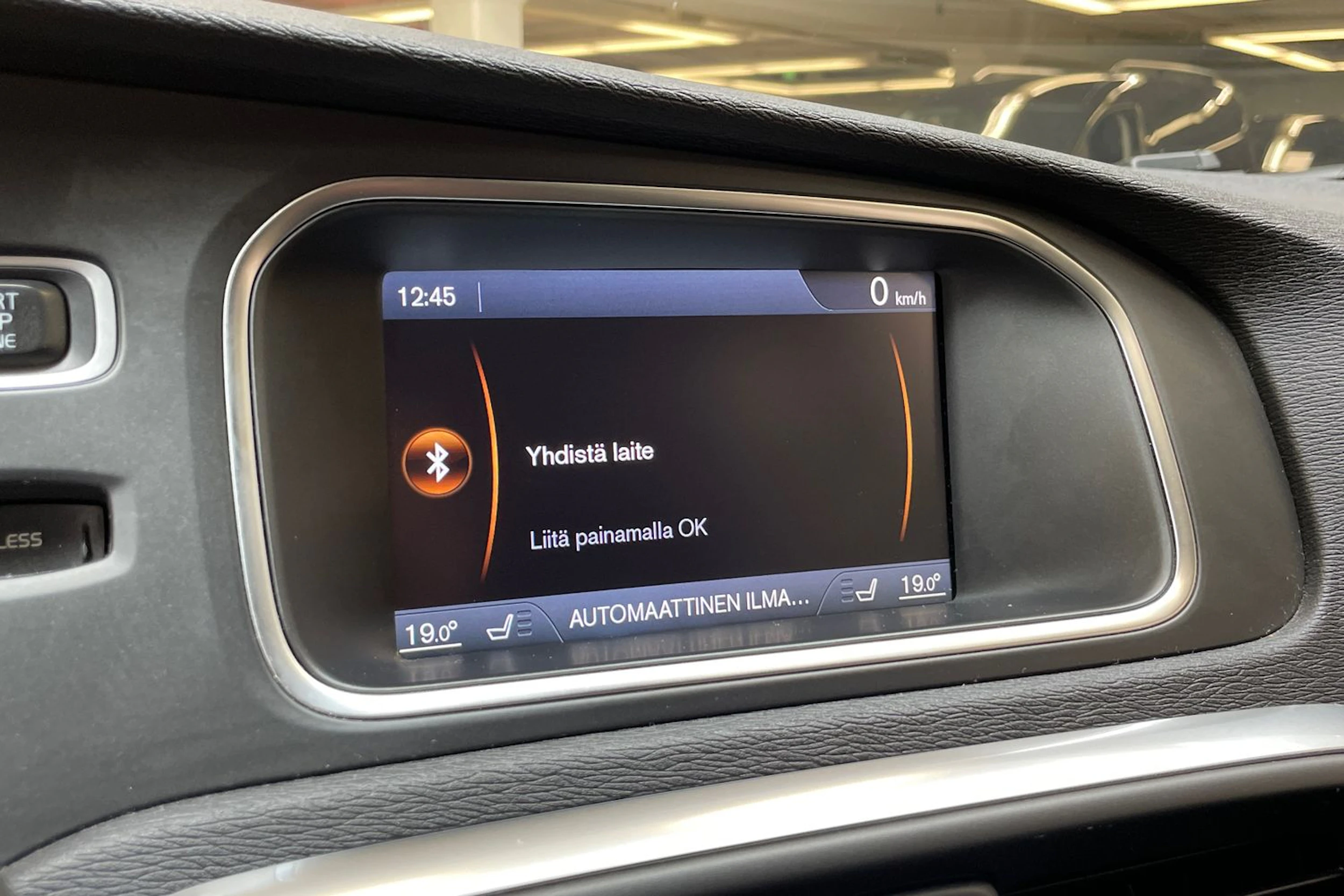 valkoinen Volvo V40 2014 kuva 18.
