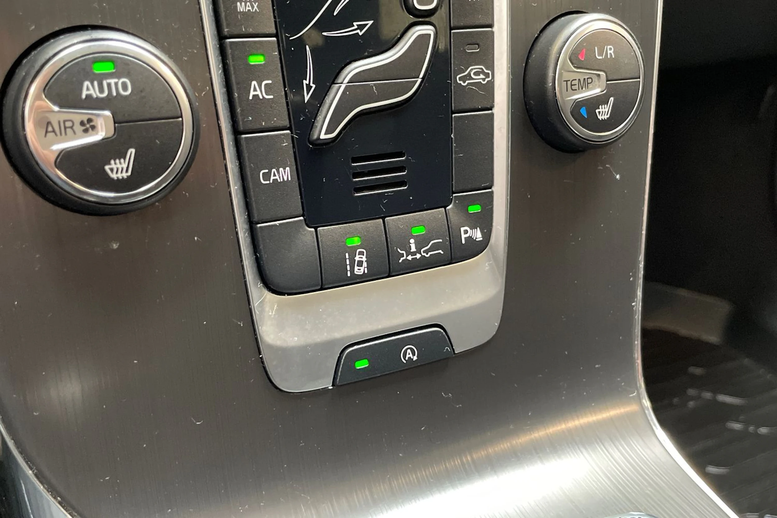 valkoinen Volvo V40 2014 kuva 22.