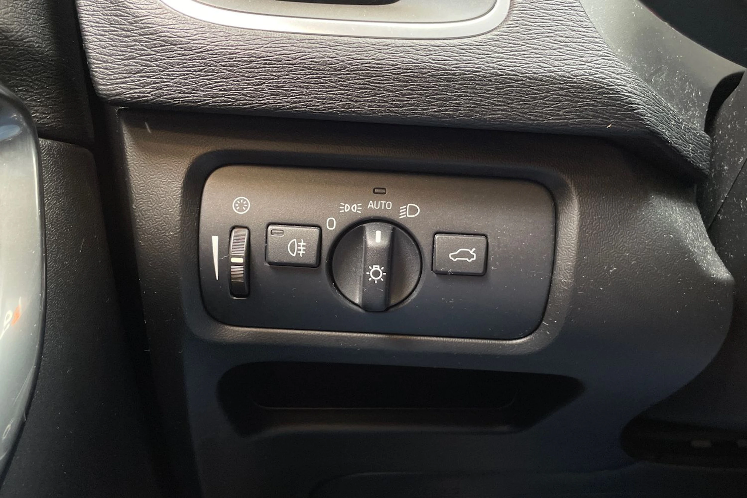 valkoinen Volvo V40 2014 kuva 25.