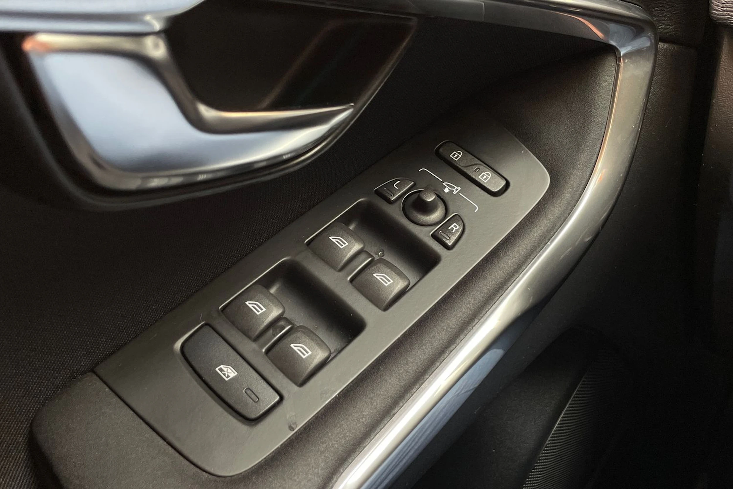 valkoinen Volvo V40 2014 kuva 26.