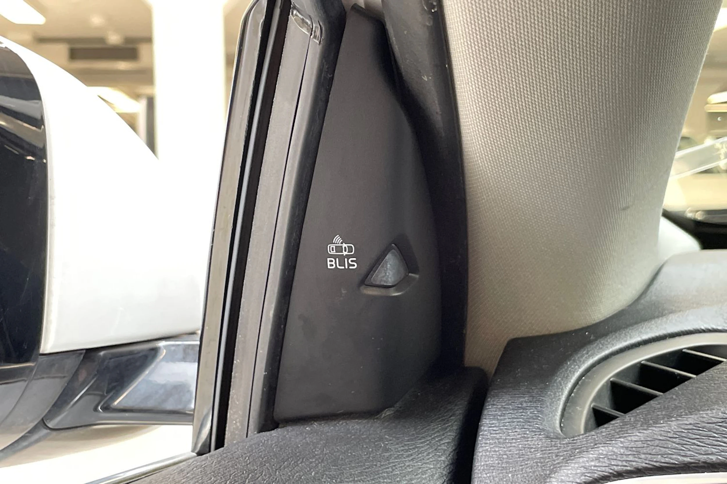 valkoinen Volvo V40 2014 kuva 27.