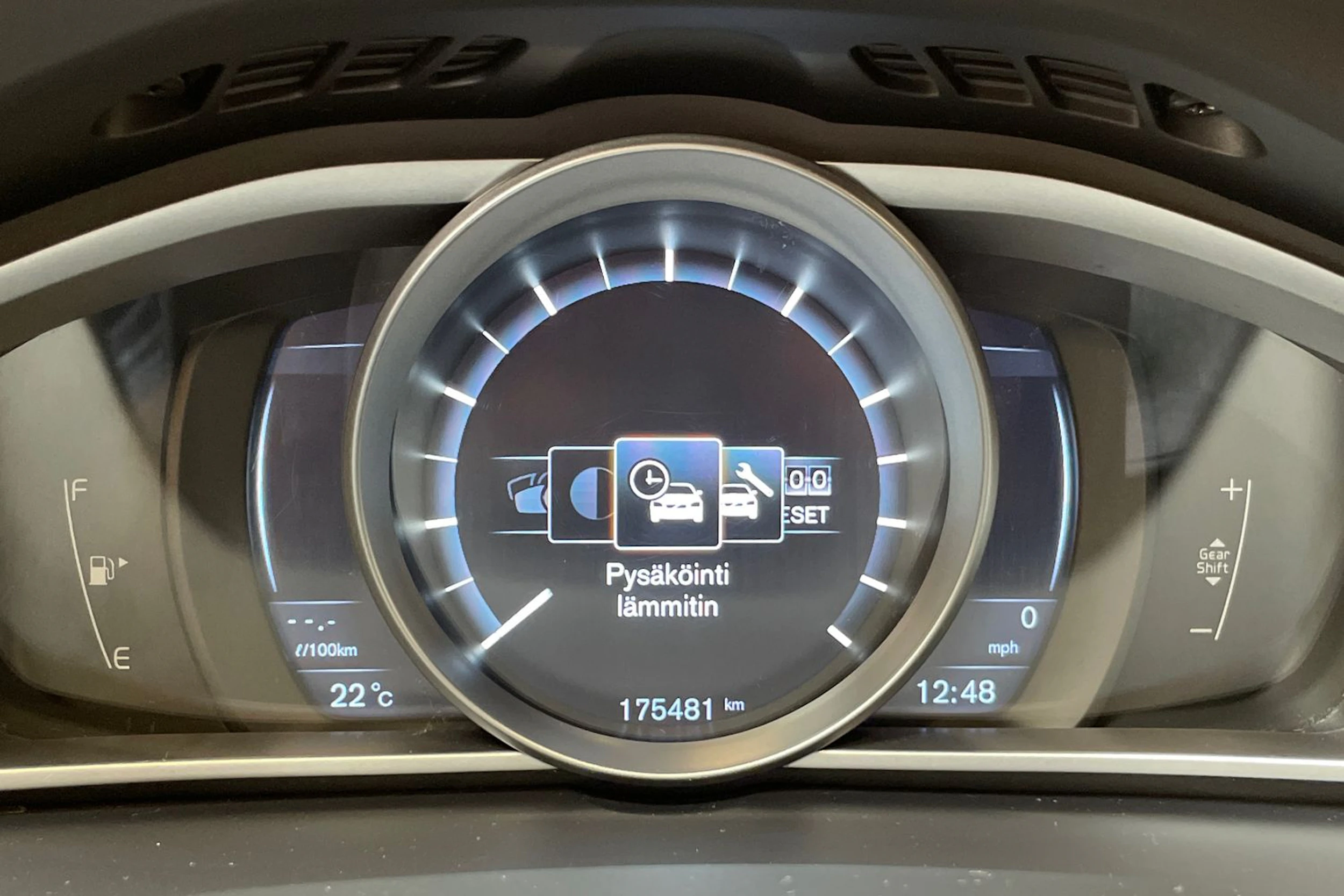 valkoinen Volvo V40 2014 kuva 30.