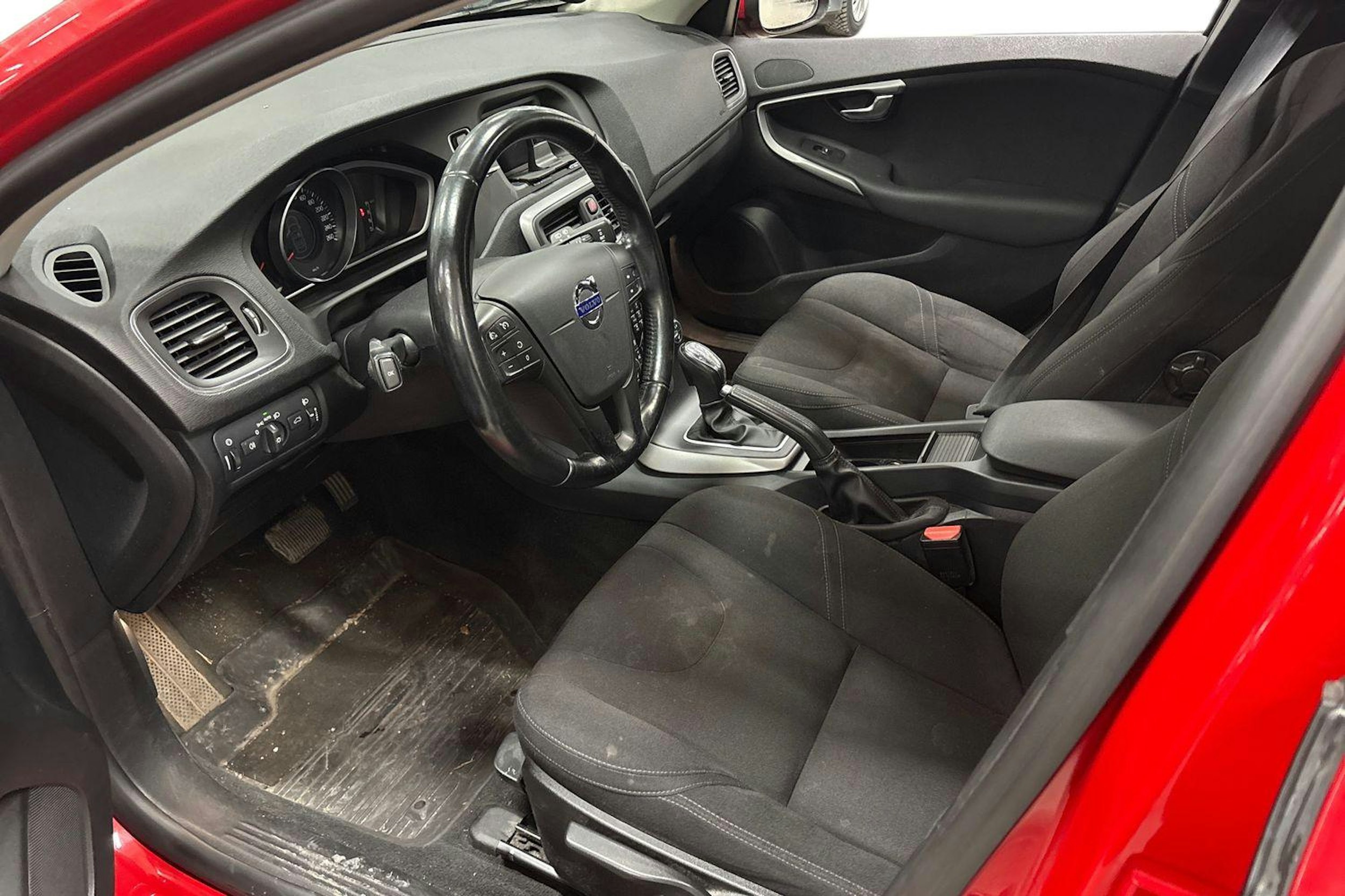 punainen Volvo V40 2014 kuva 3.