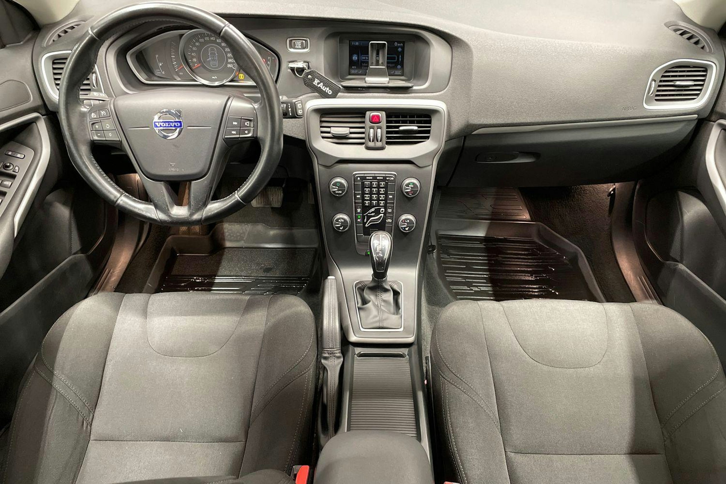 punainen Volvo V40 2014 kuva 9.
