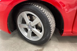 punainen Volvo V40 2014 kuva 13.