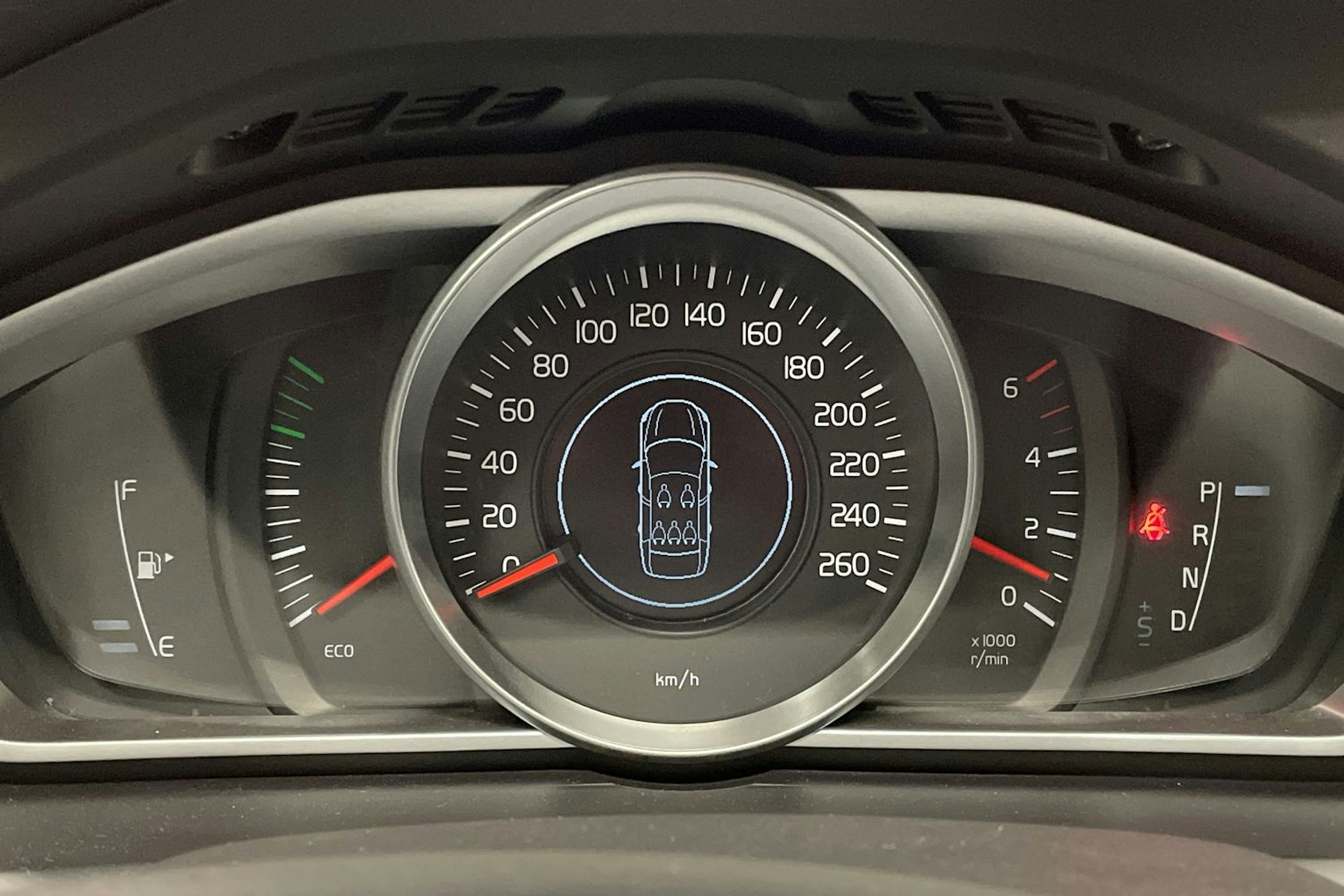 punainen Volvo V40 2014 kuva 16.