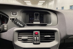 punainen Volvo V40 2014 kuva 17.