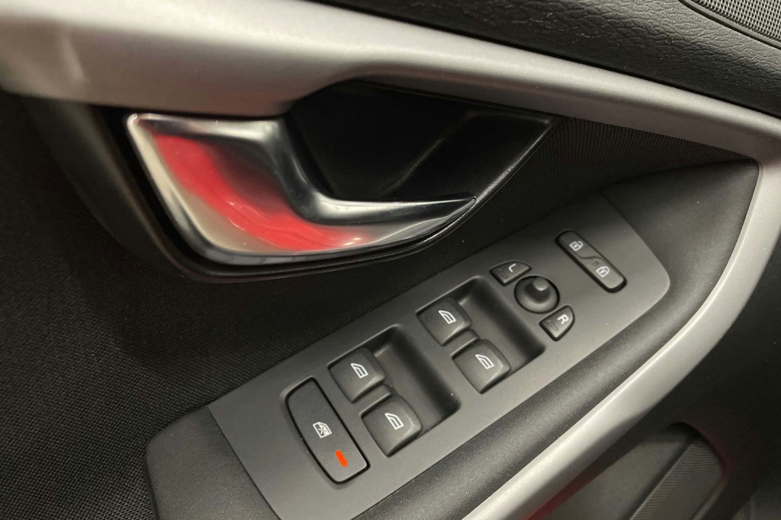 punainen Volvo V40 2014 kuva 22.