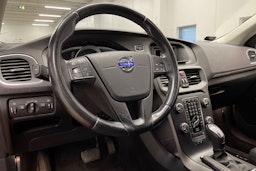 punainen Volvo V40 2014 kuva 23.