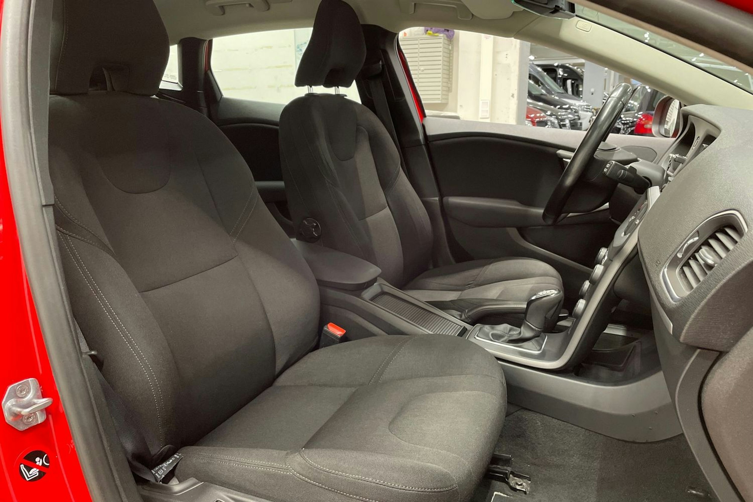 punainen Volvo V40 2014 kuva 24.