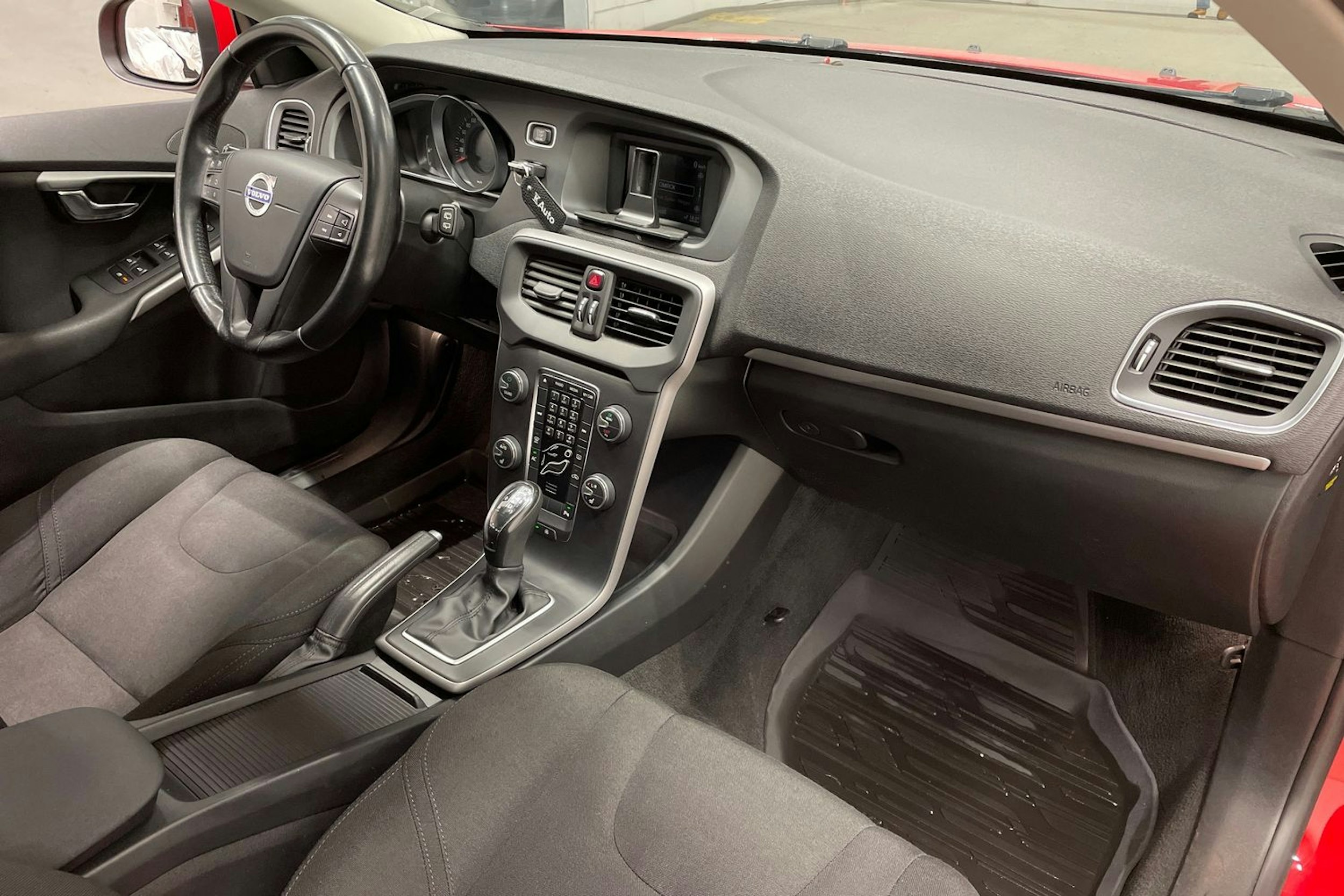 punainen Volvo V40 2014 kuva 25.