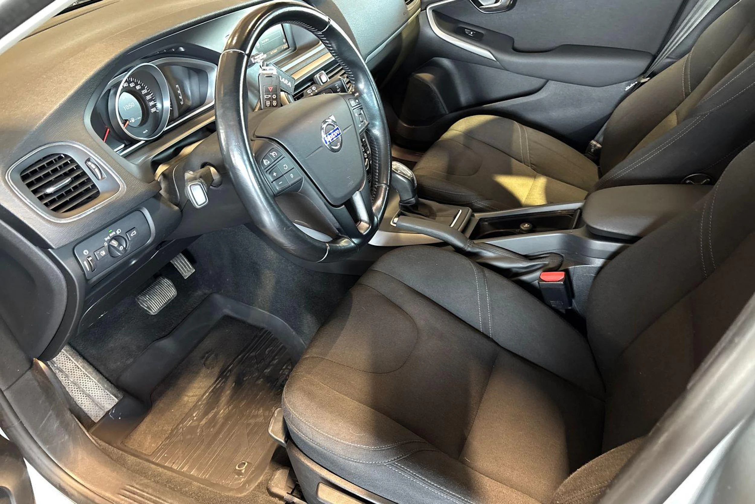 Harmaa Volvo V40 2014 kuva 6.