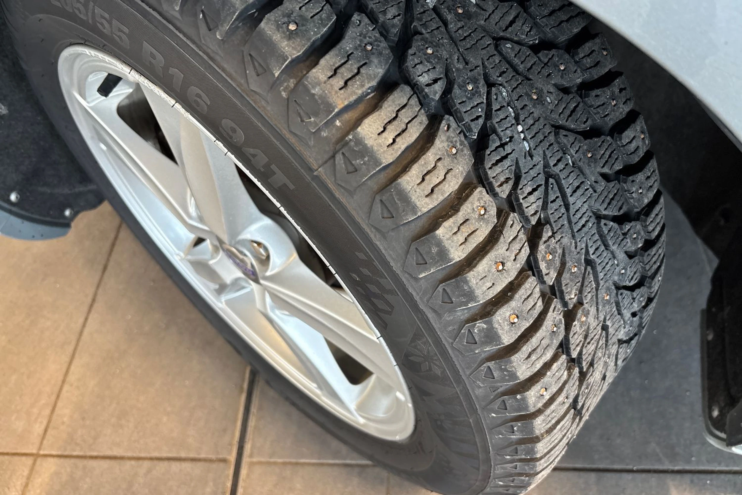 Harmaa Volvo V40 2014 kuva 10.