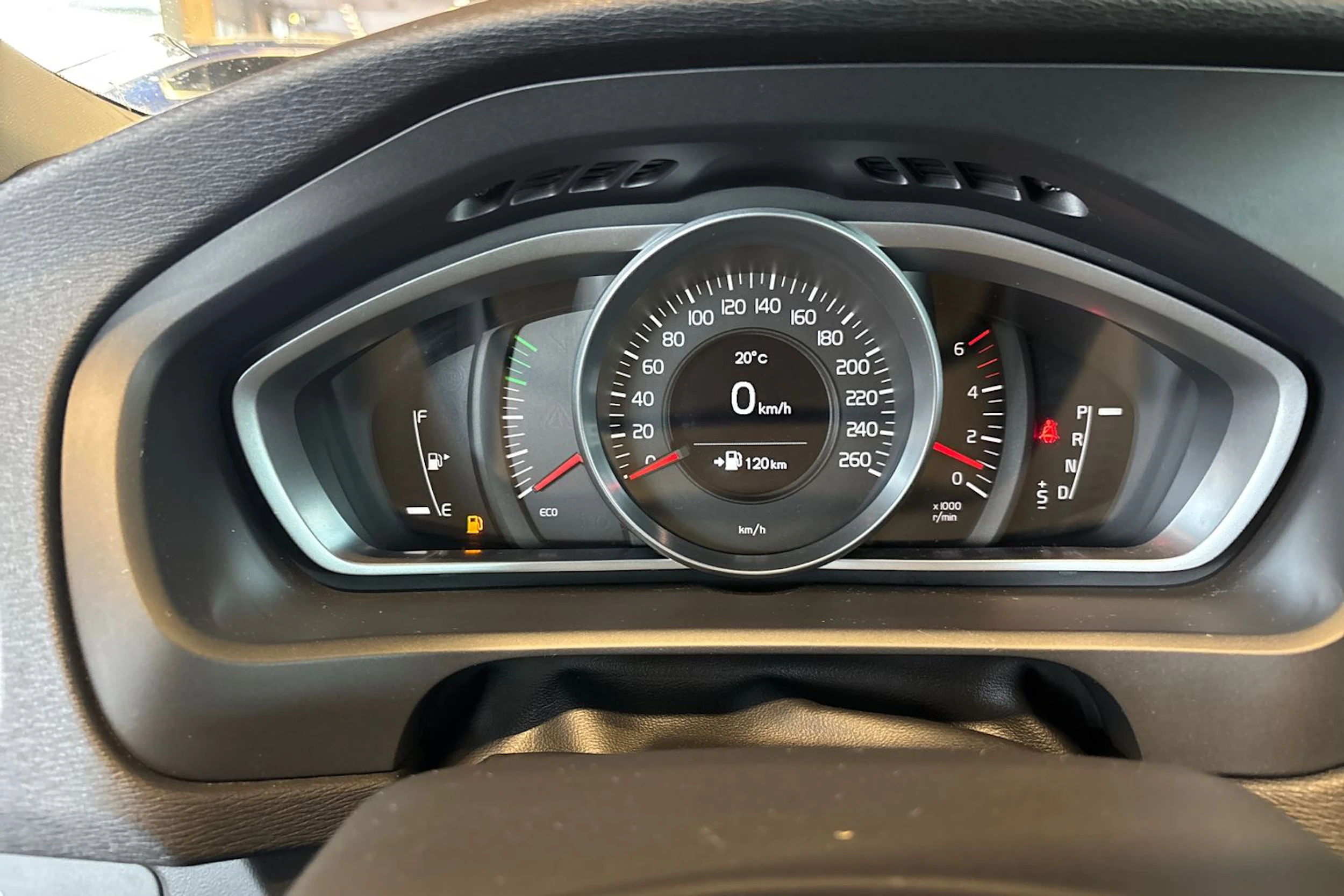 Harmaa Volvo V40 2014 kuva 11.