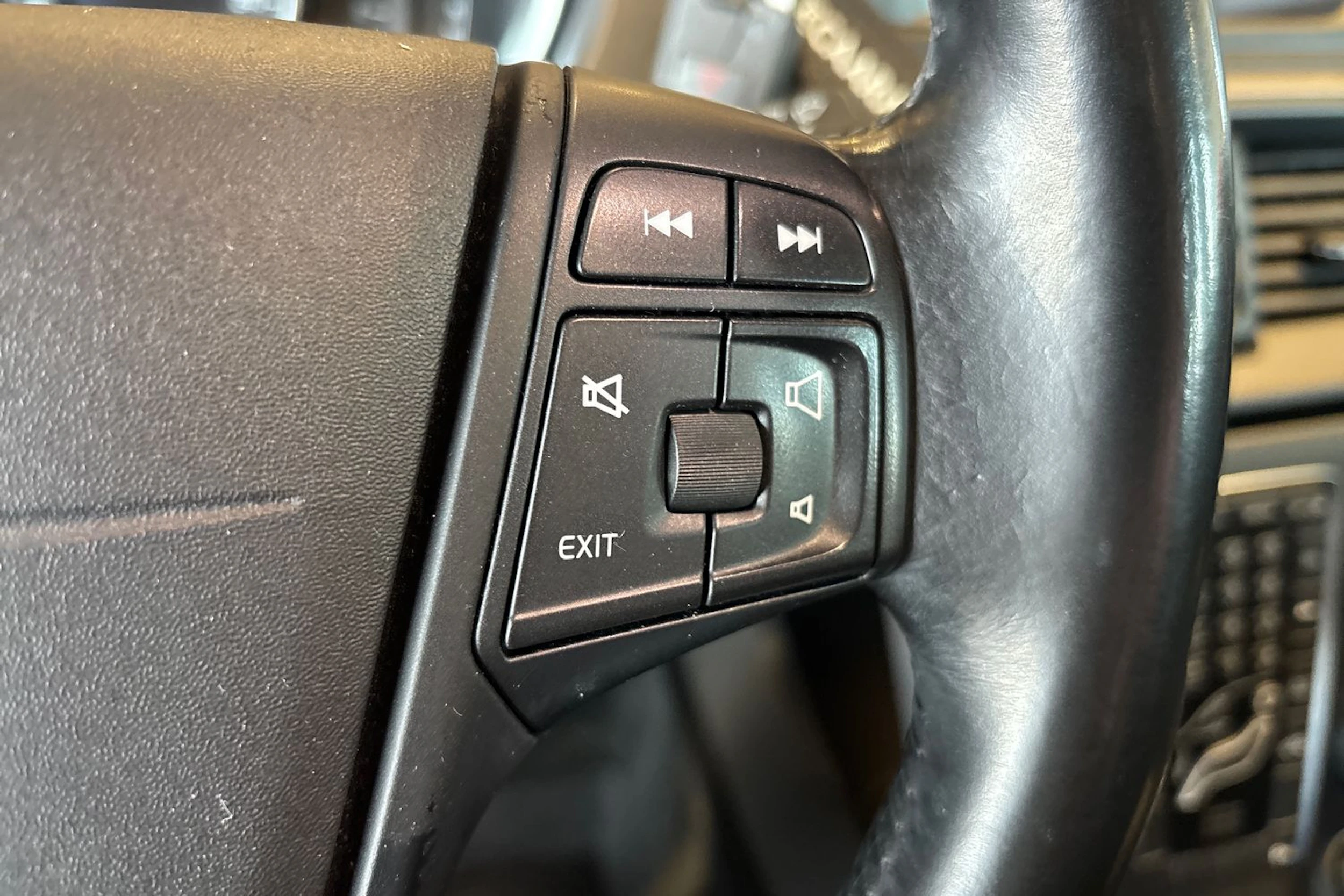 Harmaa Volvo V40 2014 kuva 13.