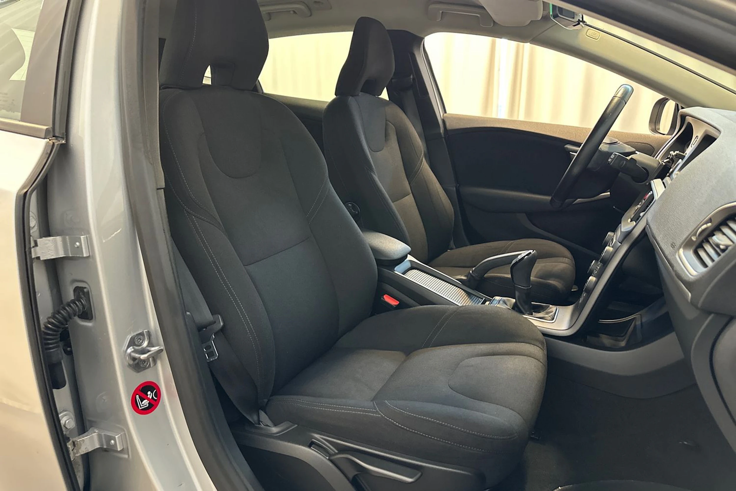 harmaa Volvo V40 2014 kuva 11.