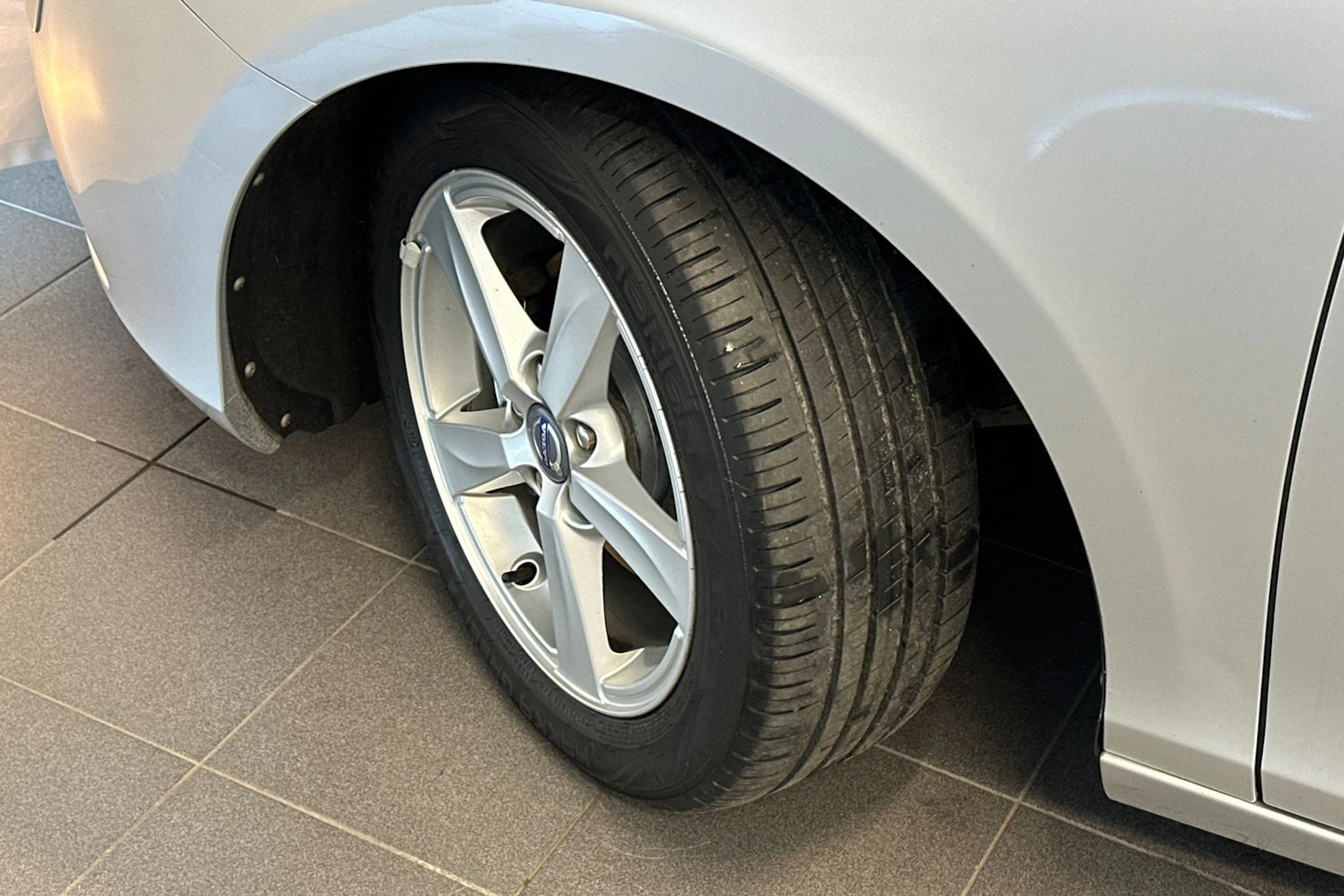 harmaa Volvo V40 2014 kuva 25.