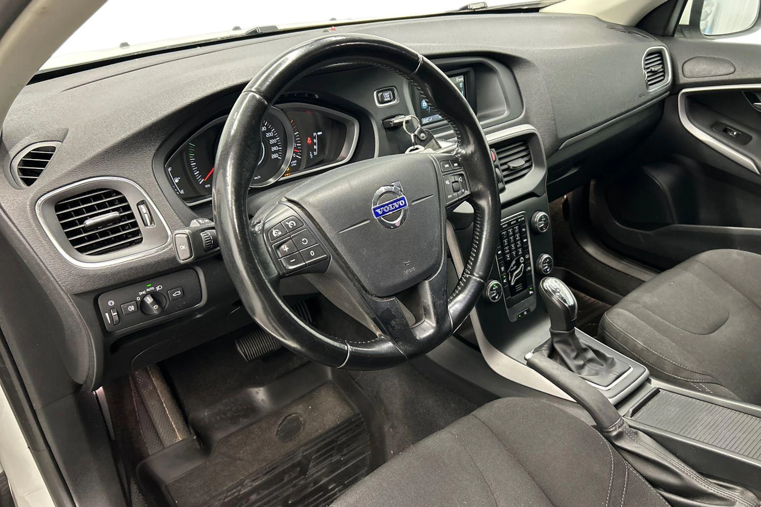 valkoinen Volvo V40 2014 kuva 8.