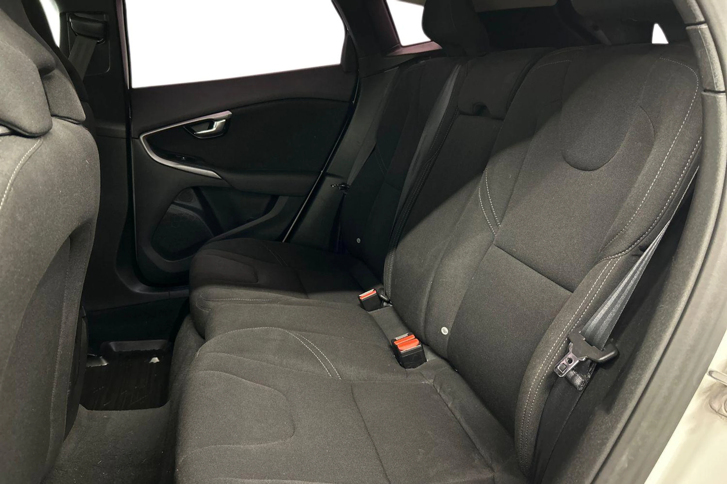 valkoinen Volvo V40 2014 kuva 11.