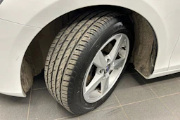 valkoinen Volvo V40 2014 kuva 13.