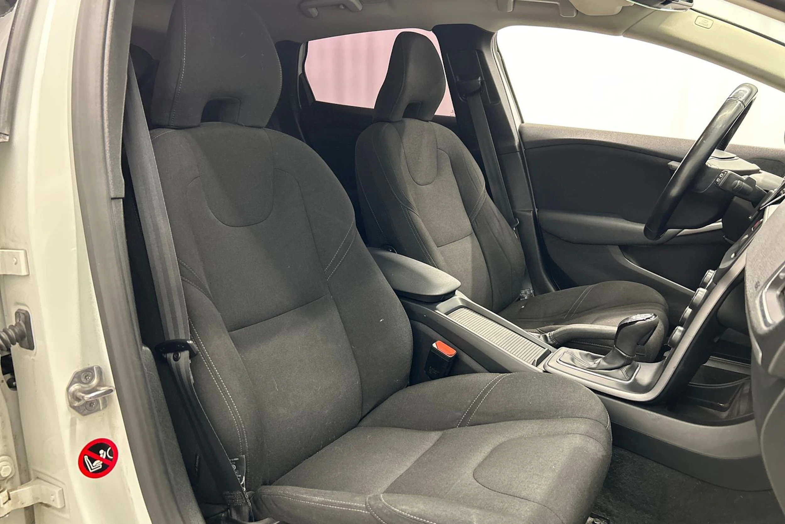 valkoinen Volvo V40 2014 kuva 15.