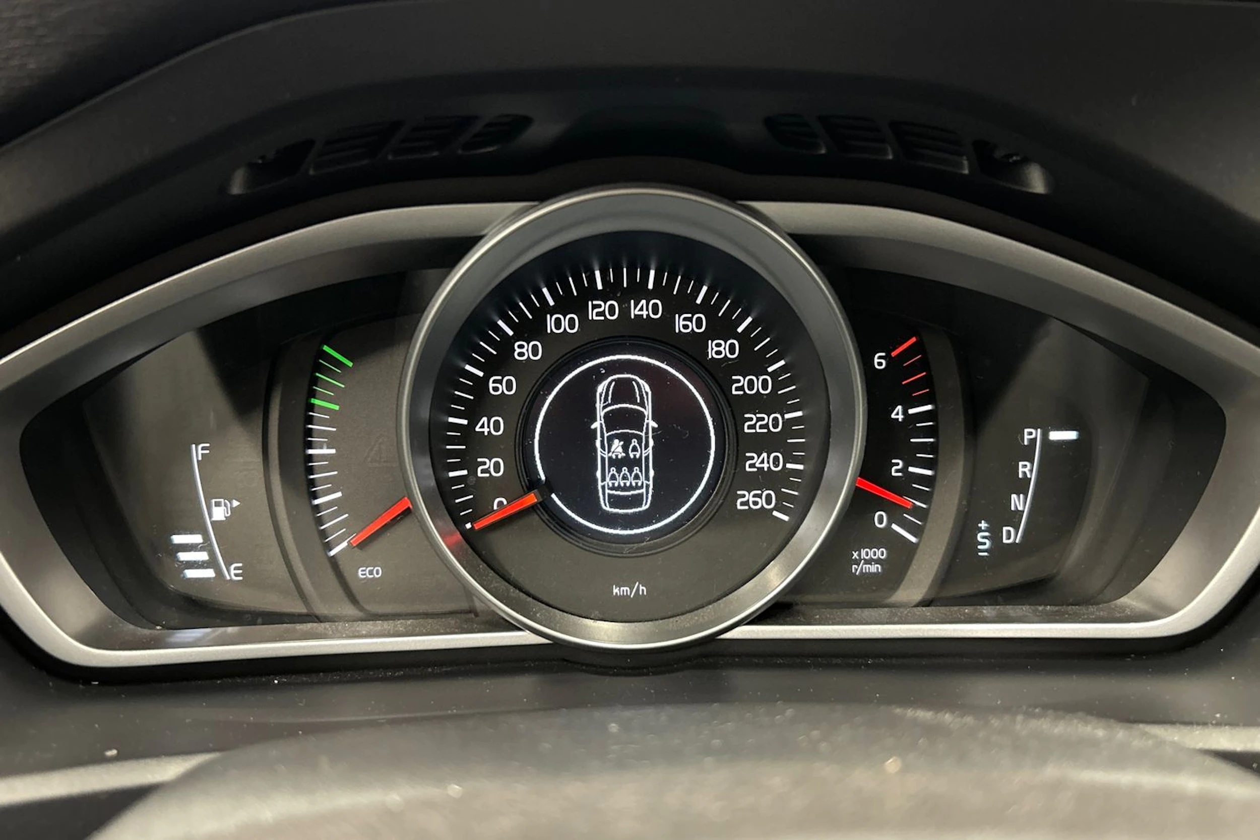 valkoinen Volvo V40 2014 kuva 18.