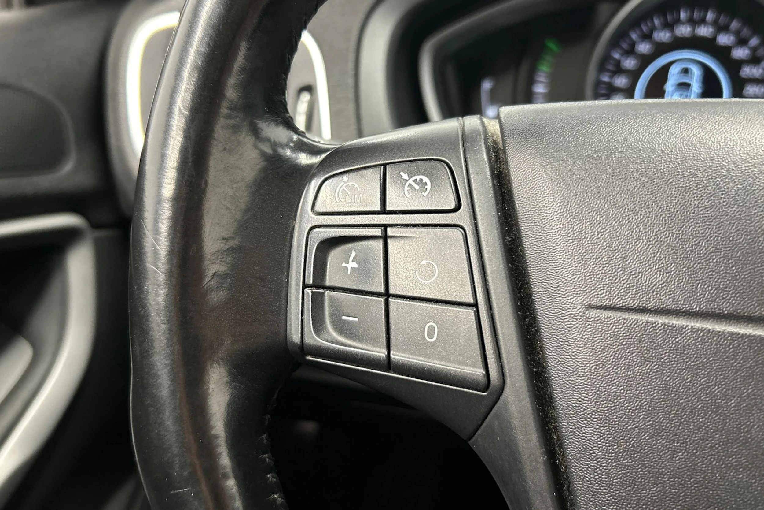 valkoinen Volvo V40 2014 kuva 19.