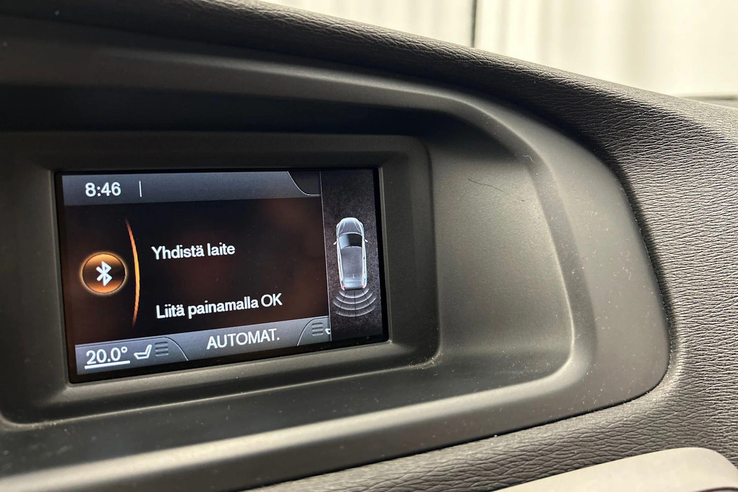 valkoinen Volvo V40 2014 kuva 23.