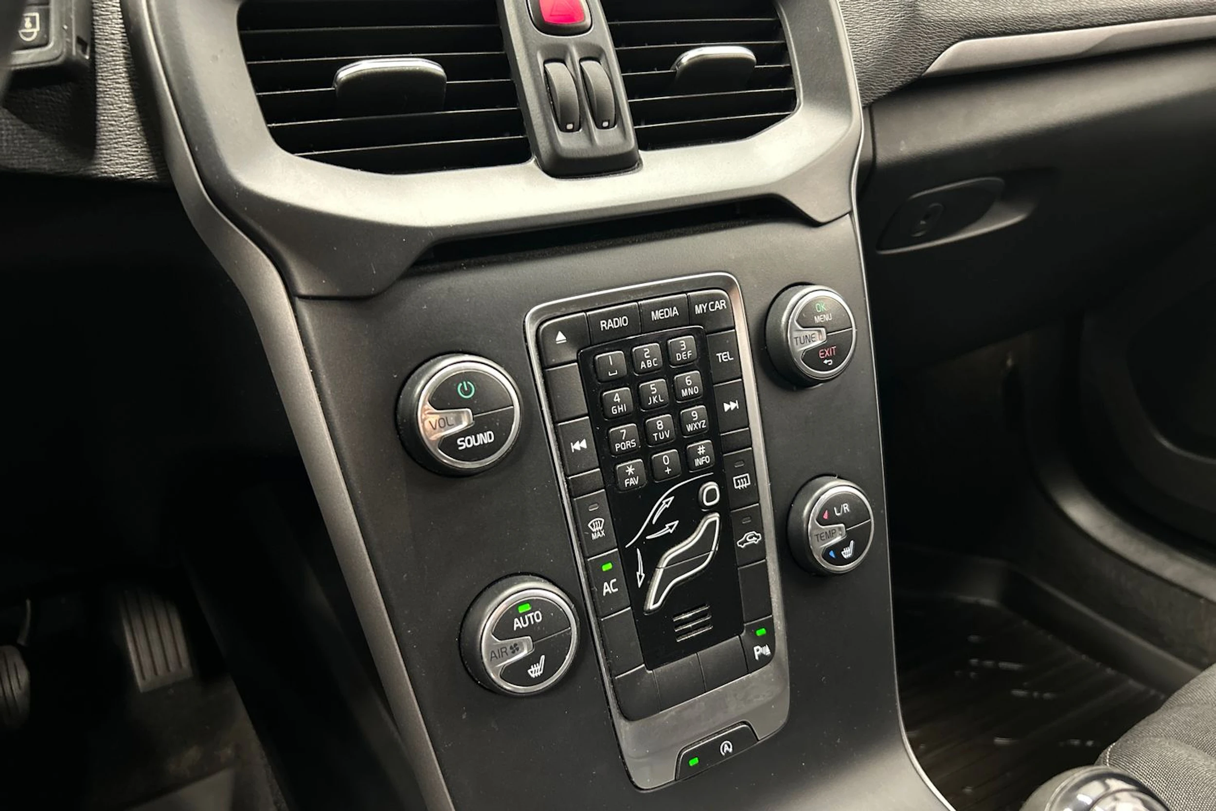 valkoinen Volvo V40 2014 kuva 24.