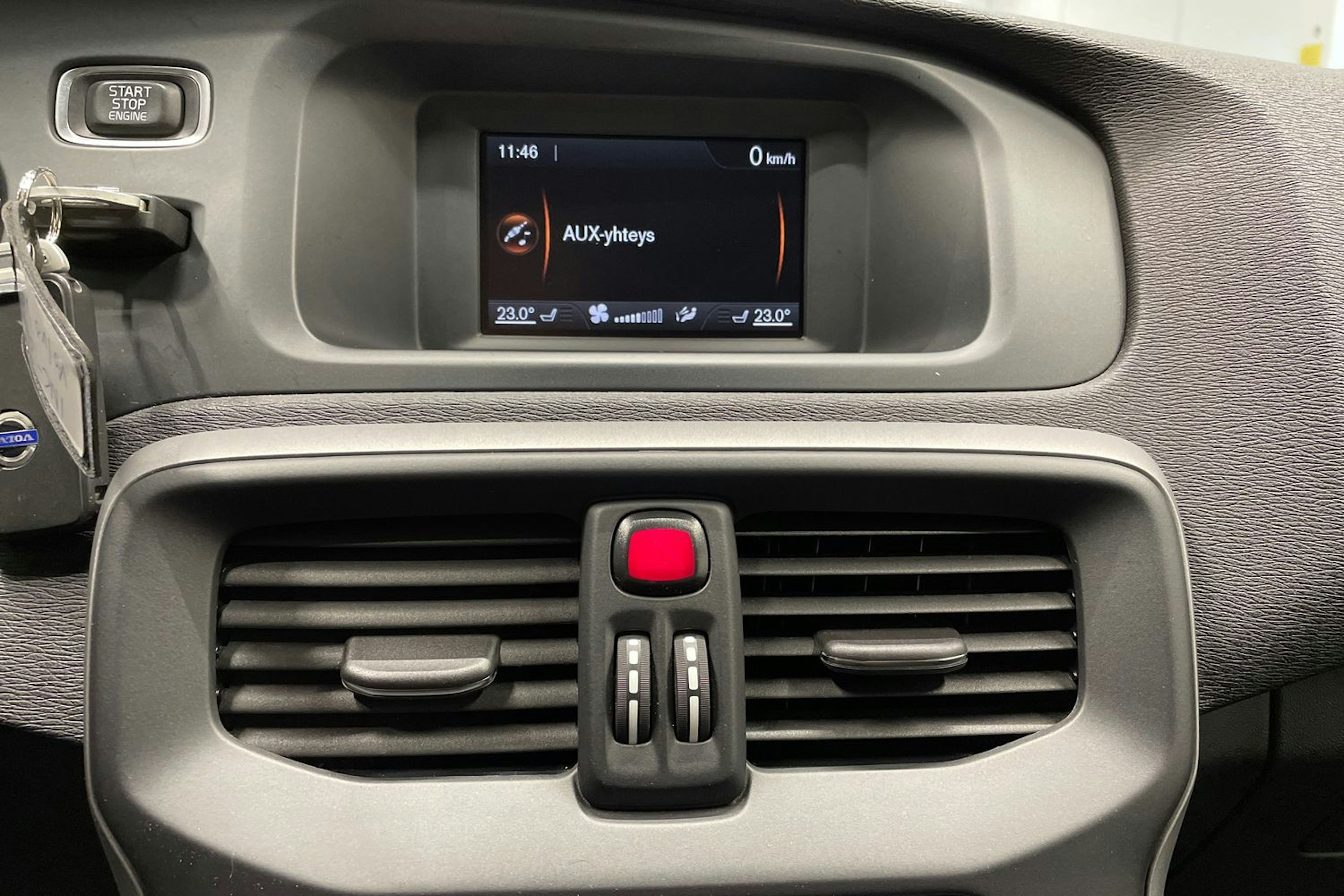 Musta Volvo V40 2014 kuva 16.
