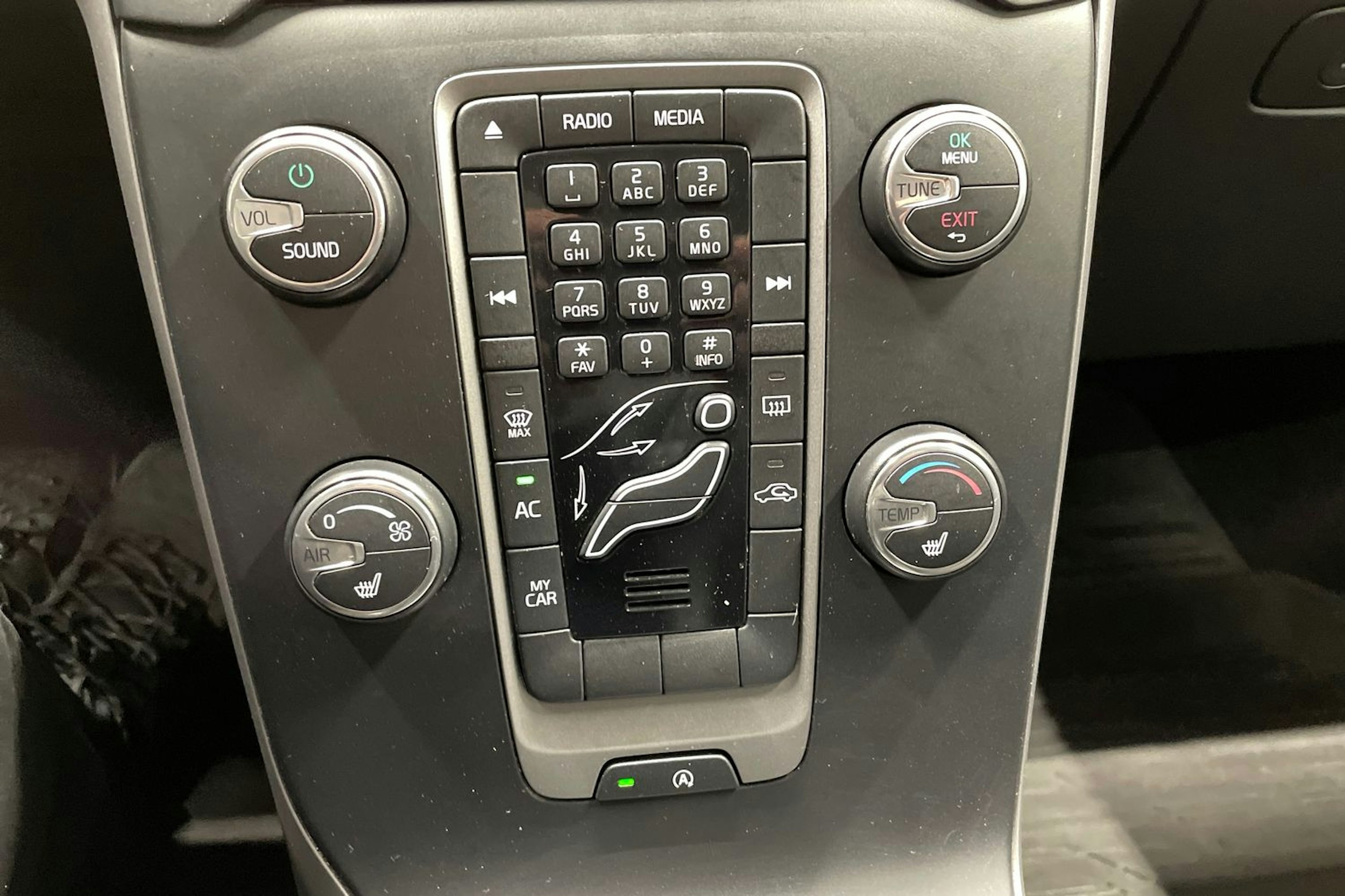 Musta Volvo V40 2014 kuva 17.