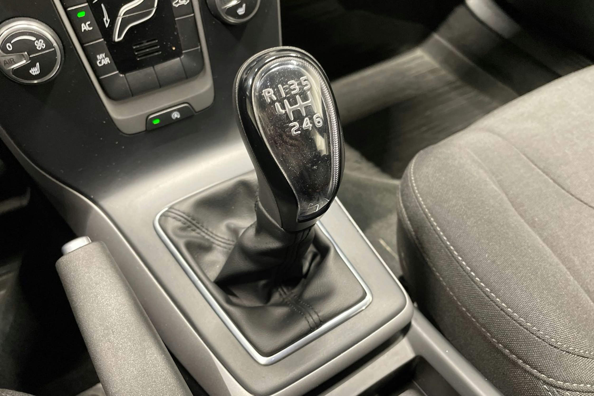 Musta Volvo V40 2014 kuva 18.