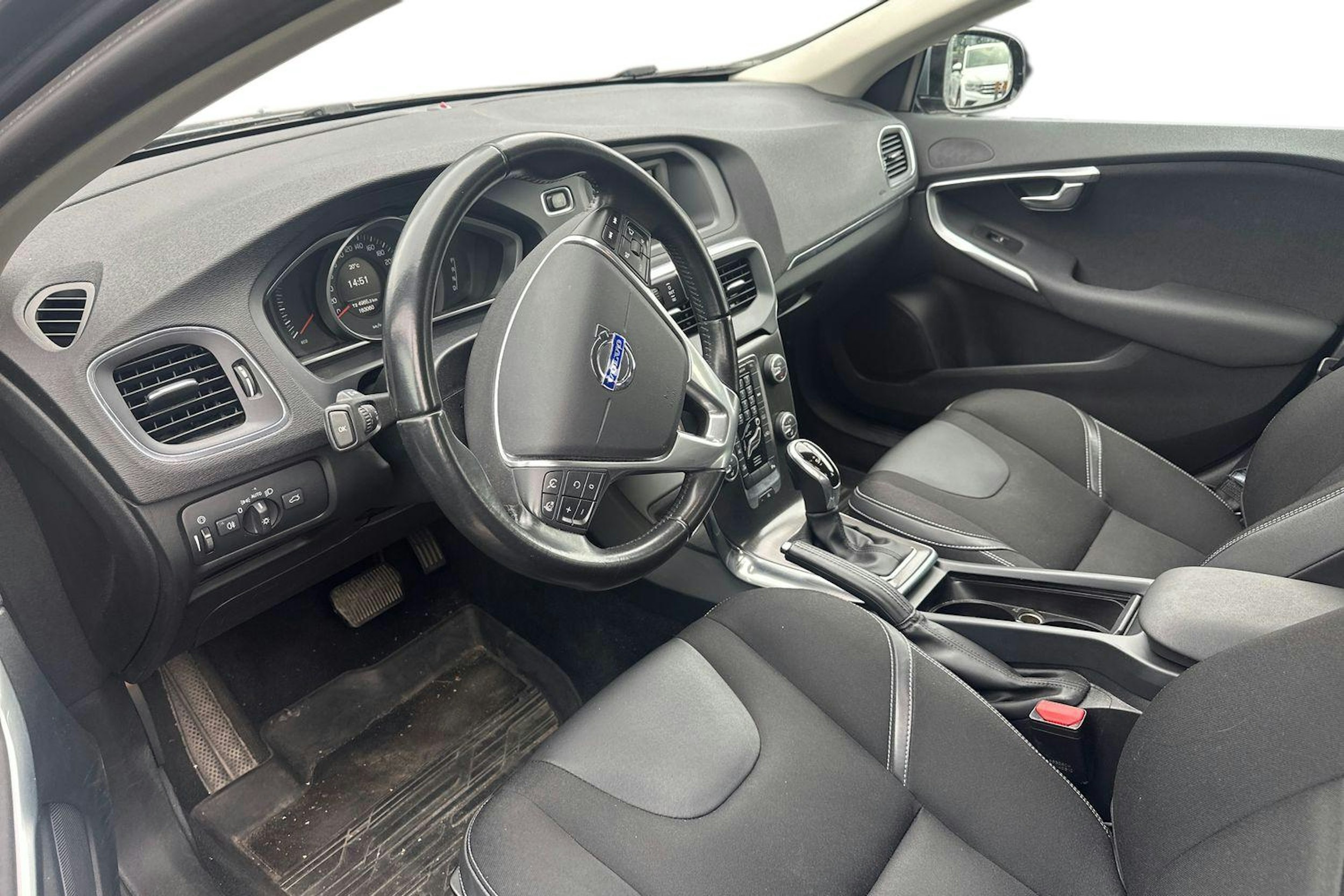 Harmaa Volvo V40 2014 kuva 3.