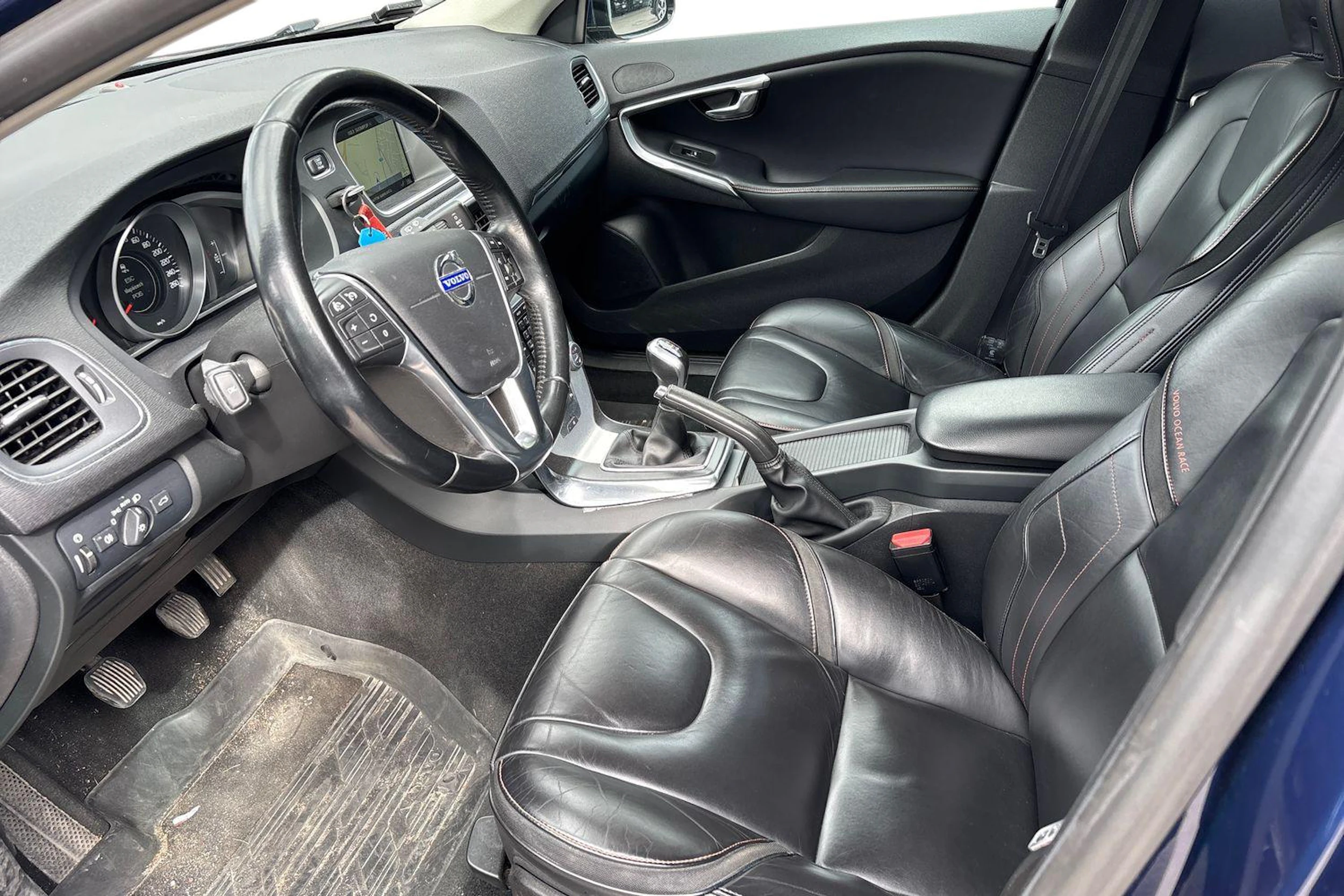 sininen Volvo V40 2014 kuva 3.