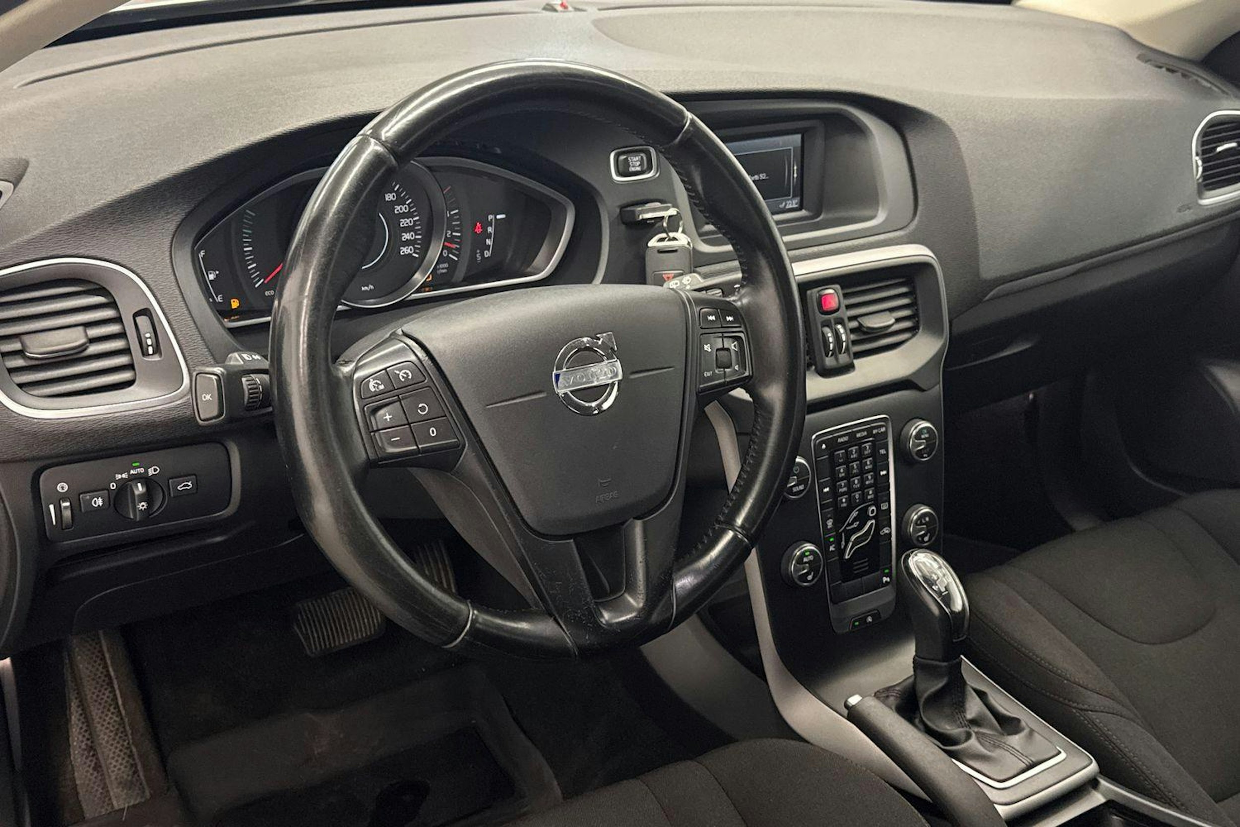 Harmaa Volvo V40 2014 kuva 7.