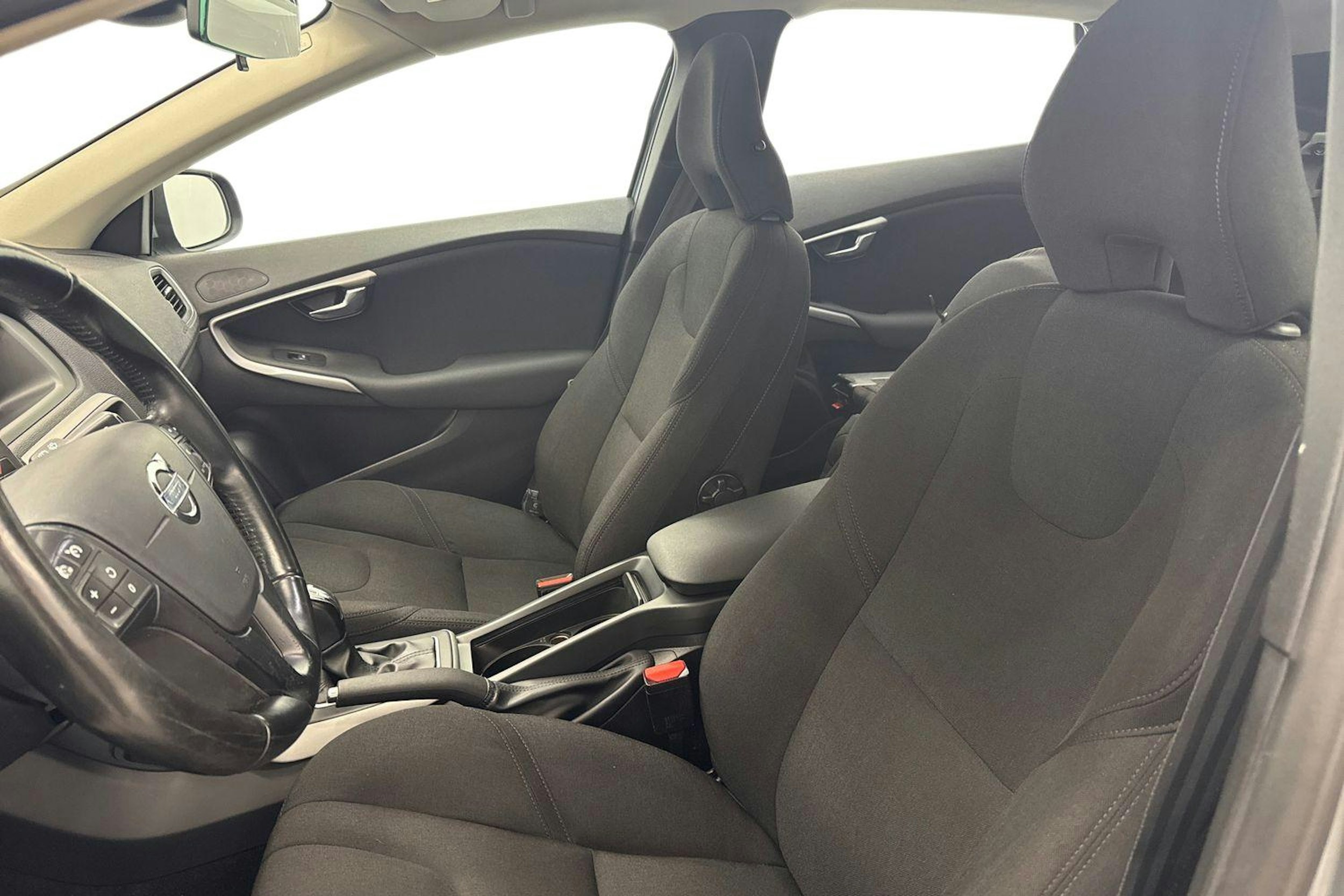 Harmaa Volvo V40 2014 kuva 11.