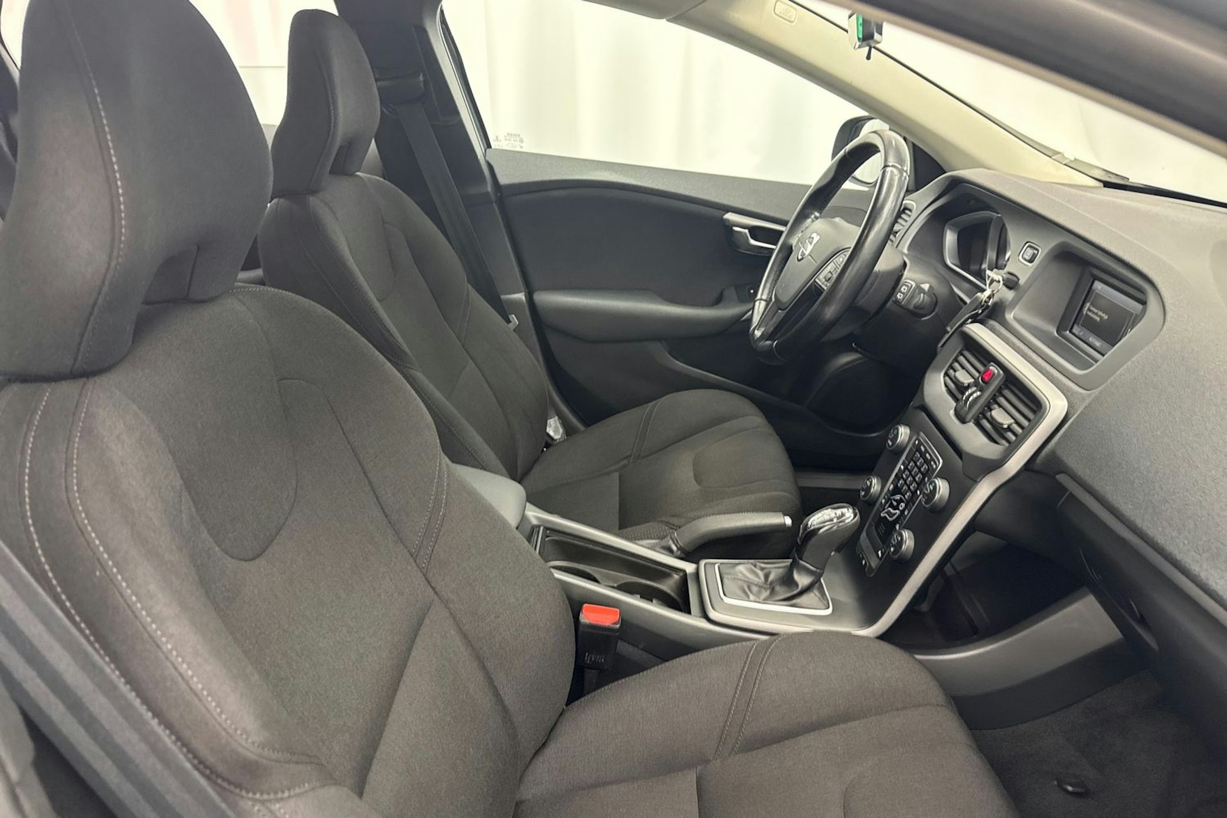 Harmaa Volvo V40 2014 kuva 13.