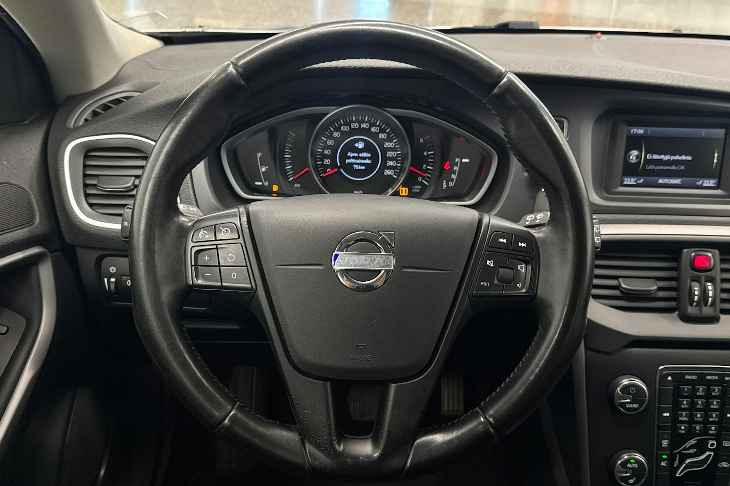Harmaa Volvo V40 2014 kuva 14.