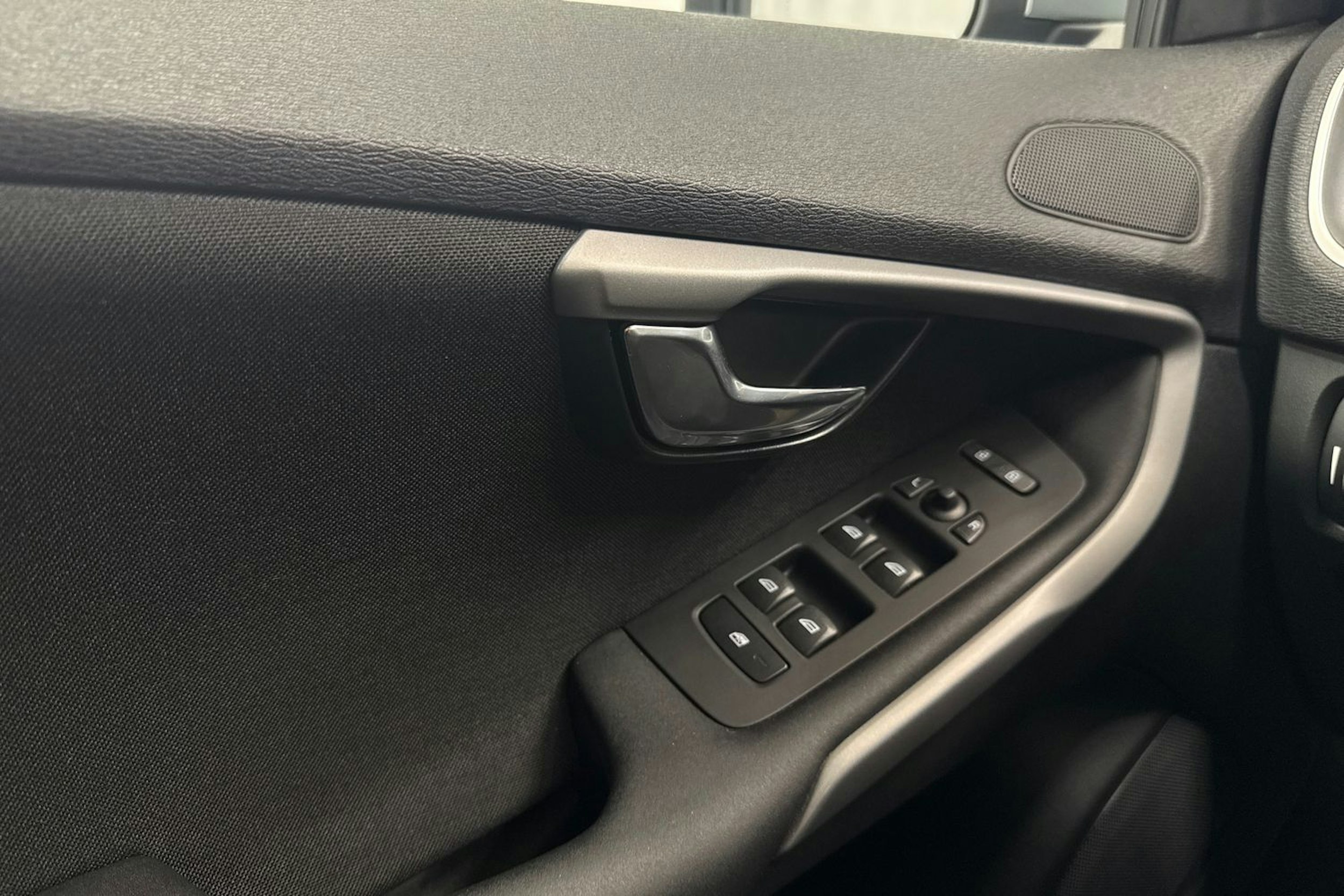 Harmaa Volvo V40 2014 kuva 18.