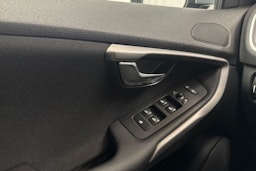 Harmaa Volvo V40 2014 kuva 18.