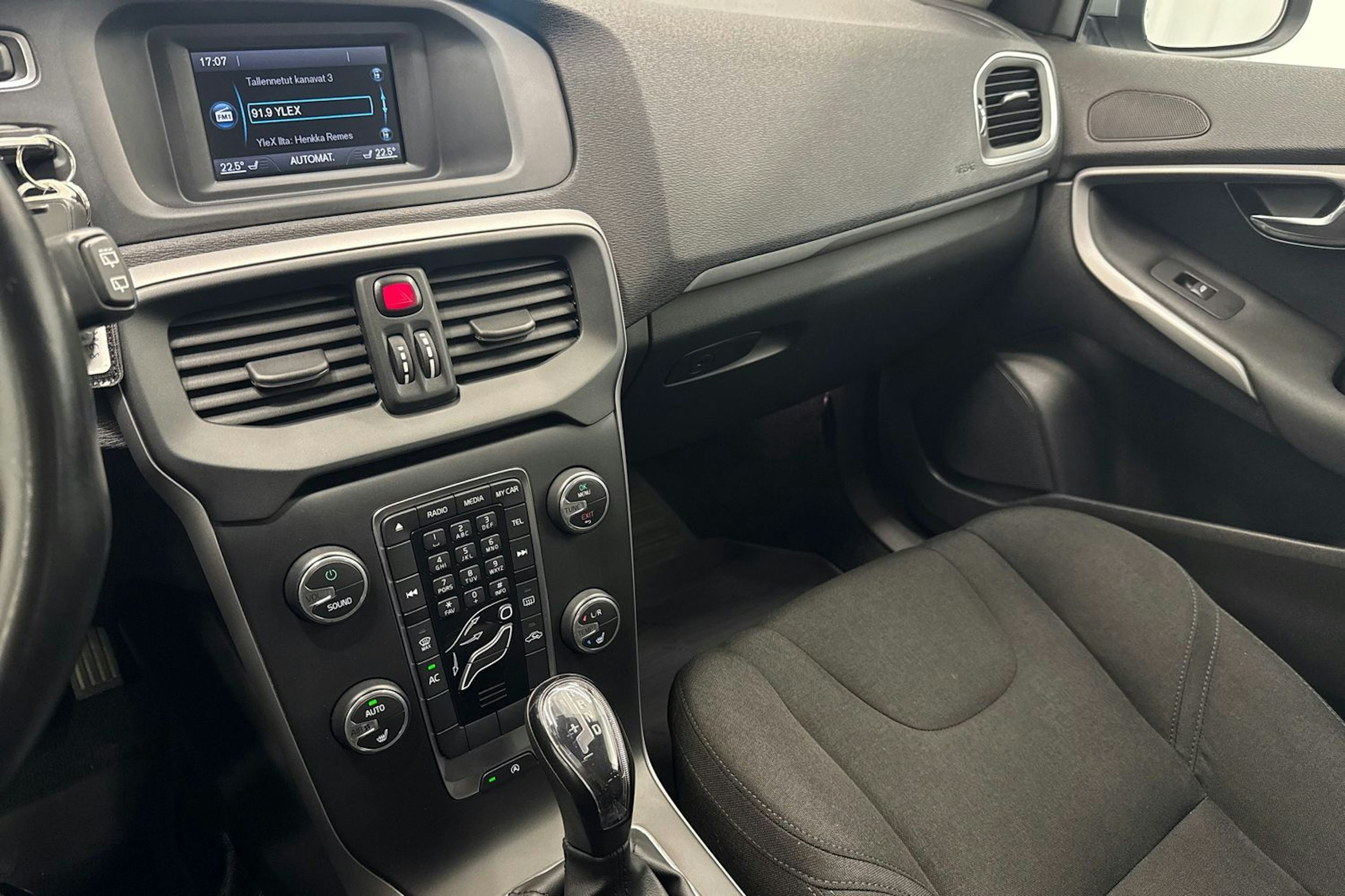 Harmaa Volvo V40 2014 kuva 20.