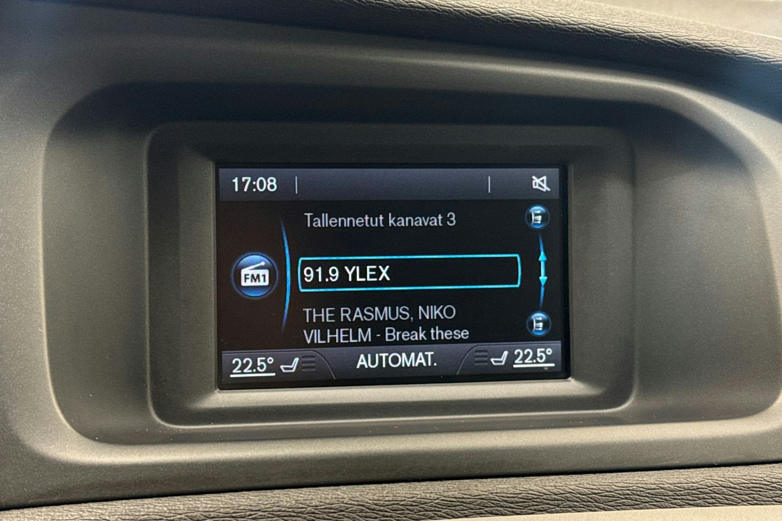 Harmaa Volvo V40 2014 kuva 21.