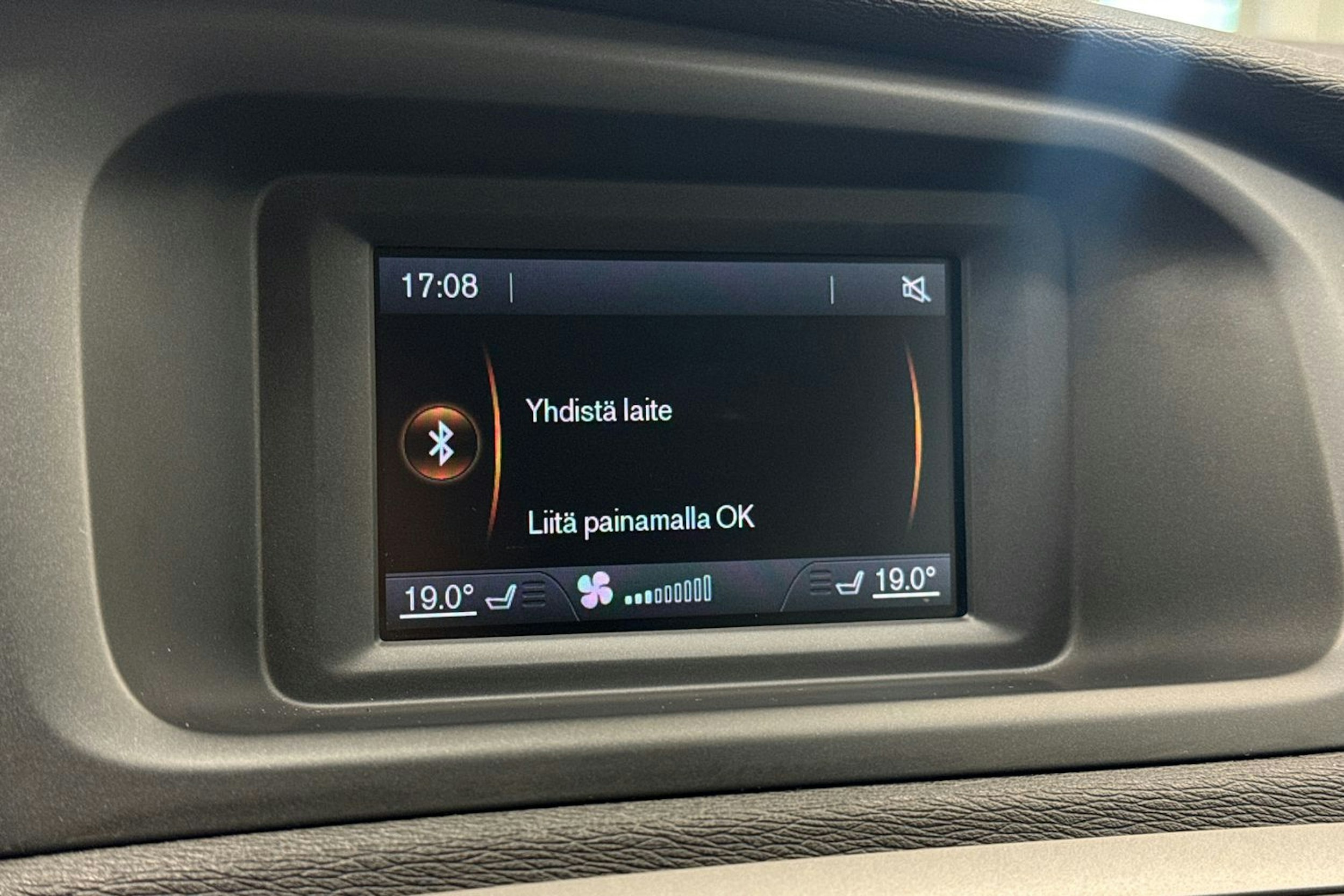 Harmaa Volvo V40 2014 kuva 22.