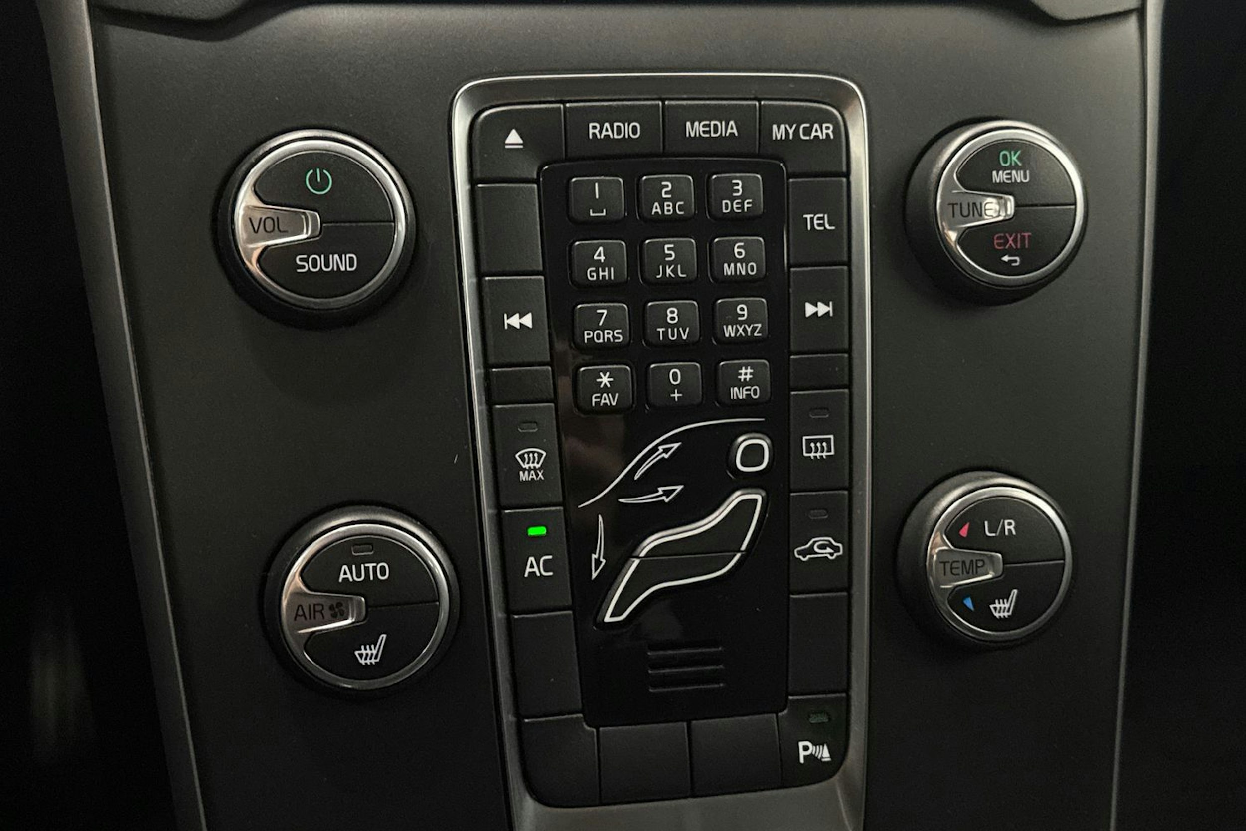 Harmaa Volvo V40 2014 kuva 26.