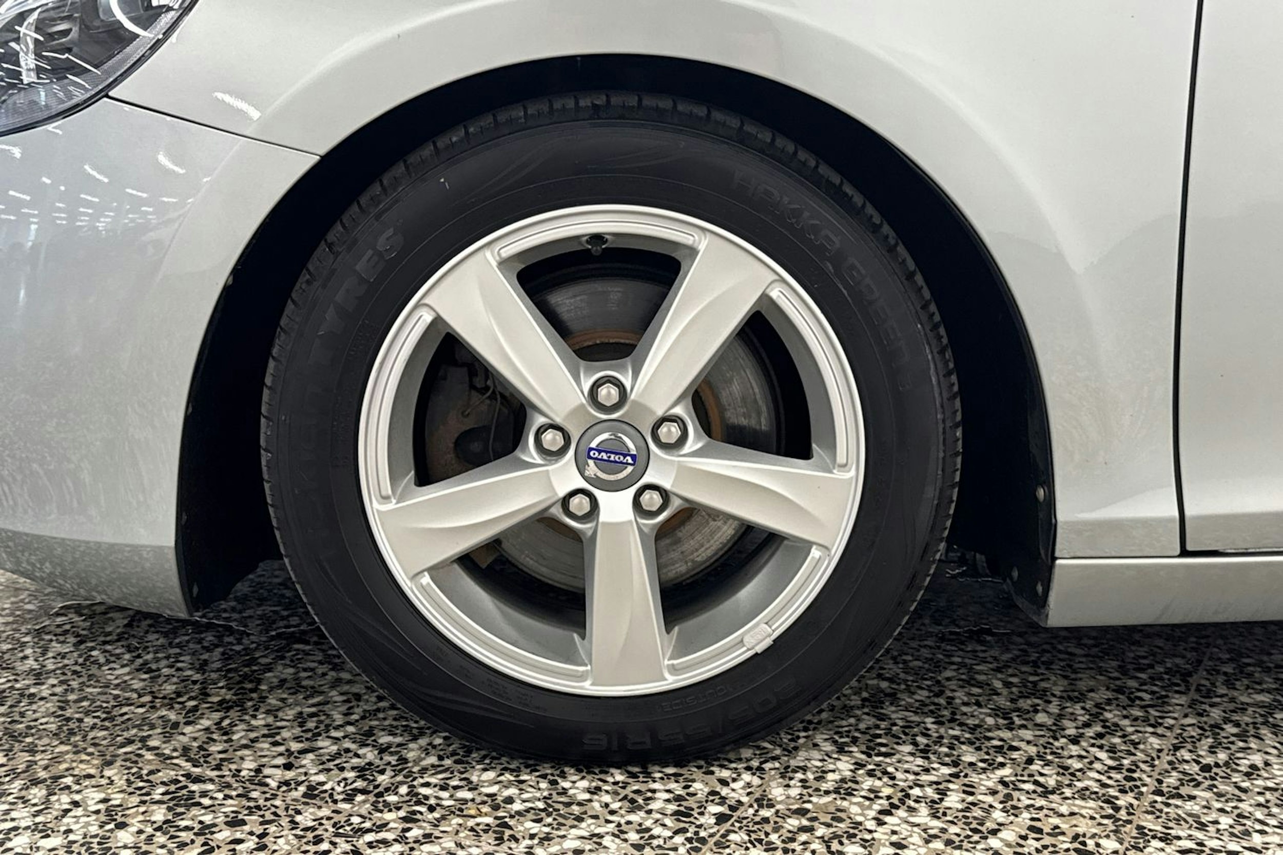 Harmaa Volvo V40 2014 kuva 31.