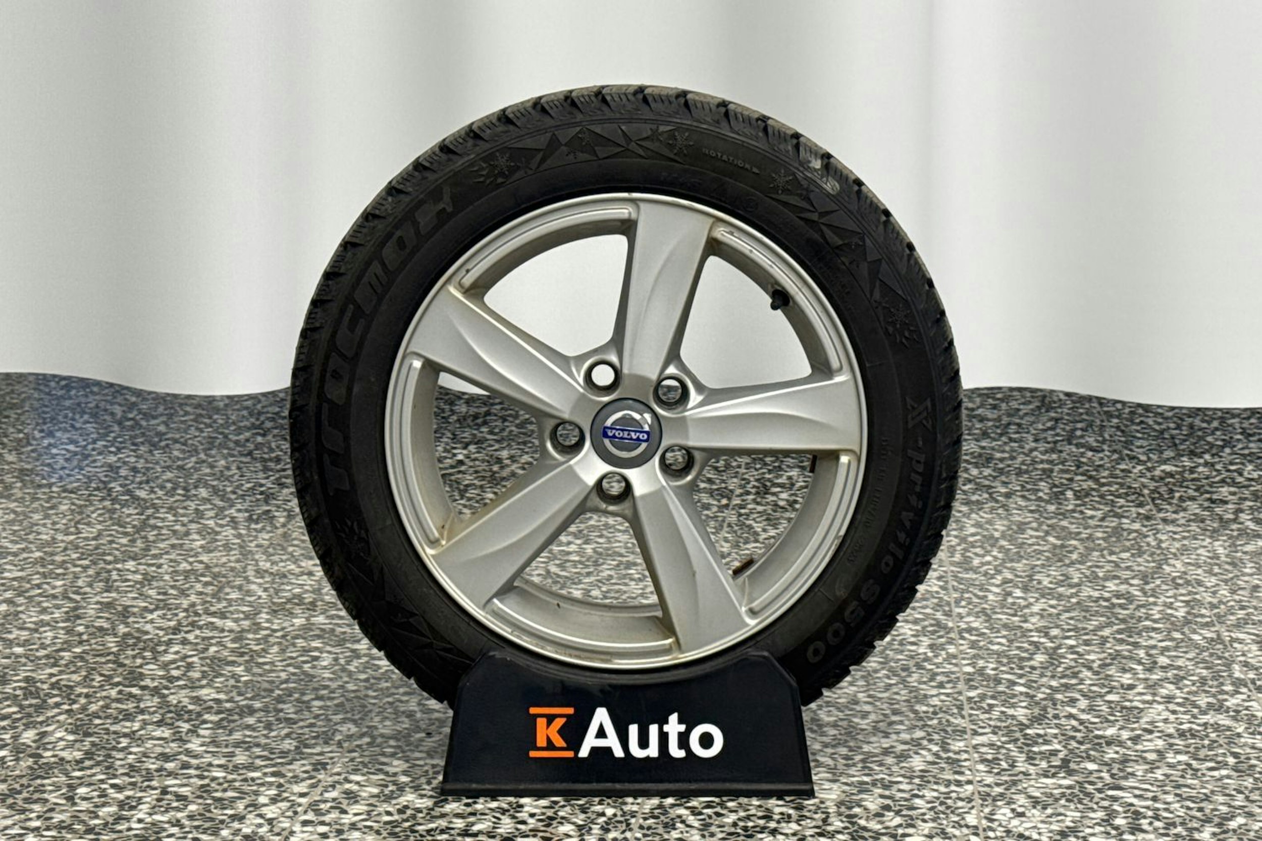 Harmaa Volvo V40 2014 kuva 33.