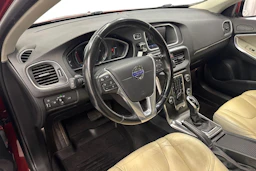 punainen Volvo V40 2014 kuva 6.