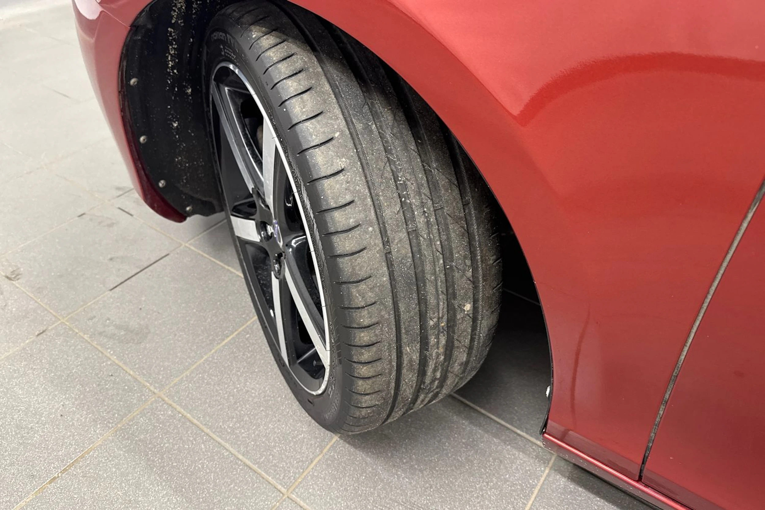 punainen Volvo V40 2014 kuva 10.
