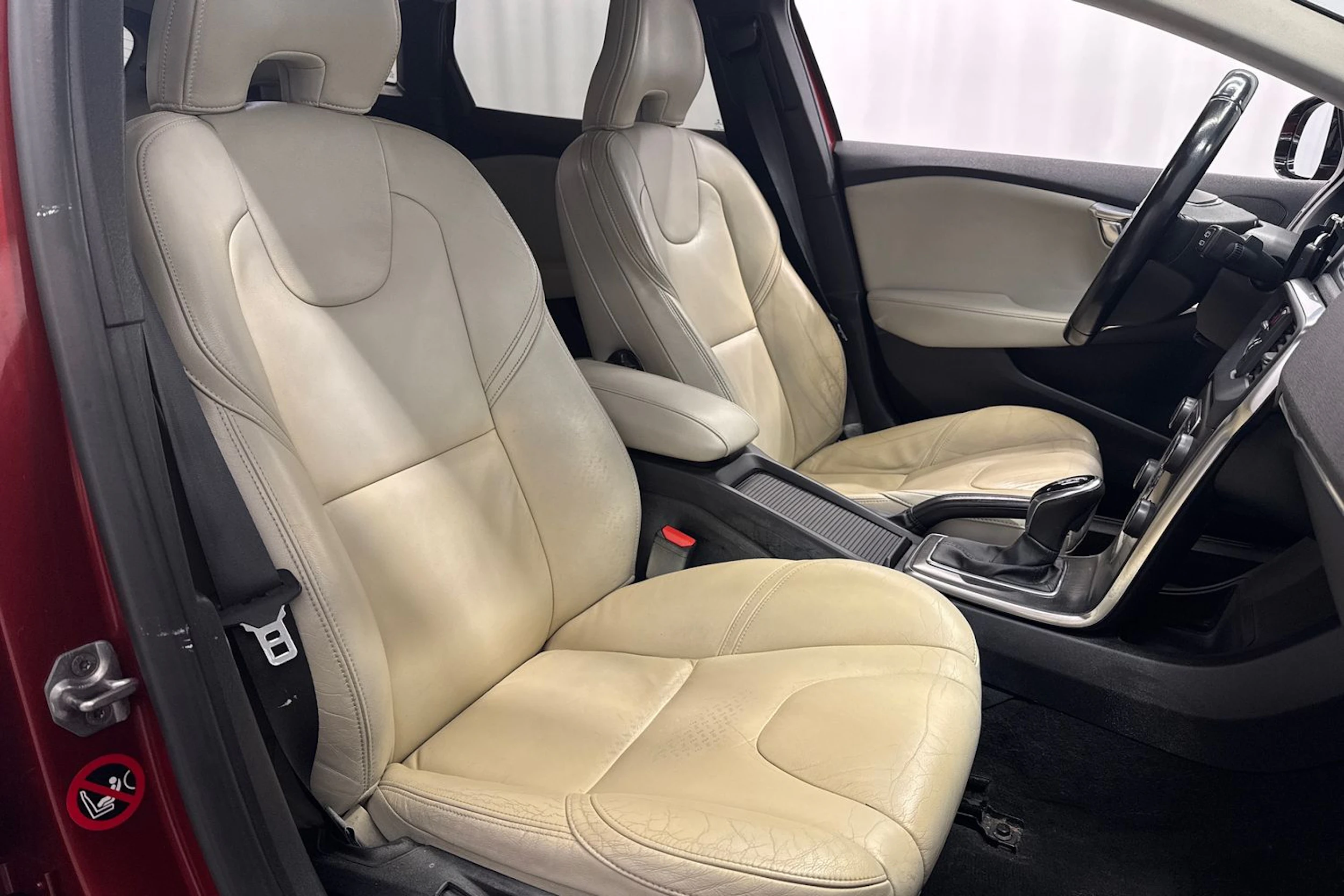punainen Volvo V40 2014 kuva 11.