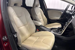punainen Volvo V40 2014 kuva 11.